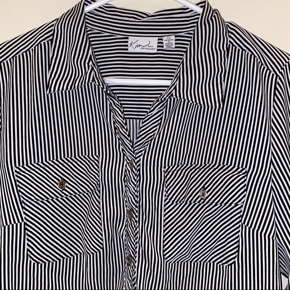 Kim Rogers Women’s black and white buttoned blouse - Picture 3 of 12